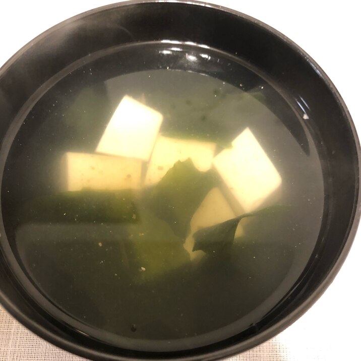 豆腐とわかめのすまし汁